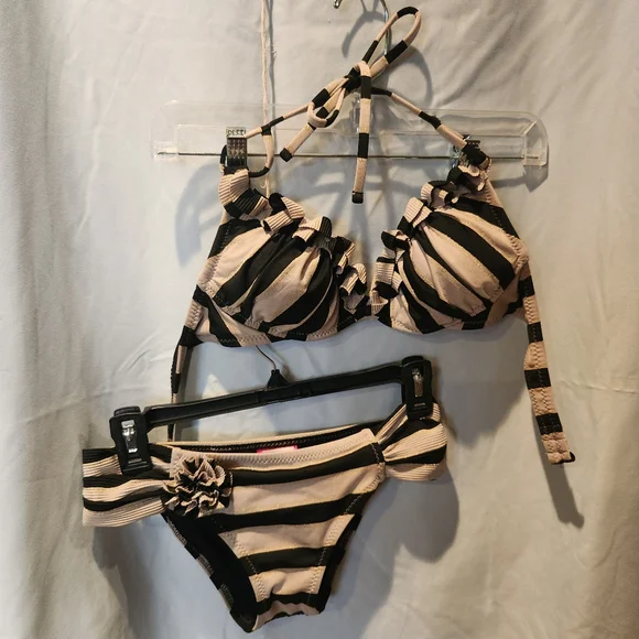 Betsy Johnson matching bikini - Picture 3 of 10